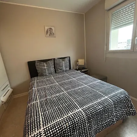 With Parking Estrasburgo